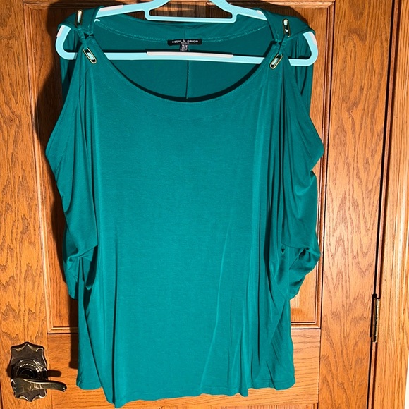 Cable & Gauge Tops - Brass tone eyelets from shoulder down sleeves